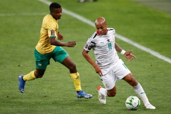 Sudáfrica se quedó fuera de Catar 2022 por un riguroso penalti. AFP