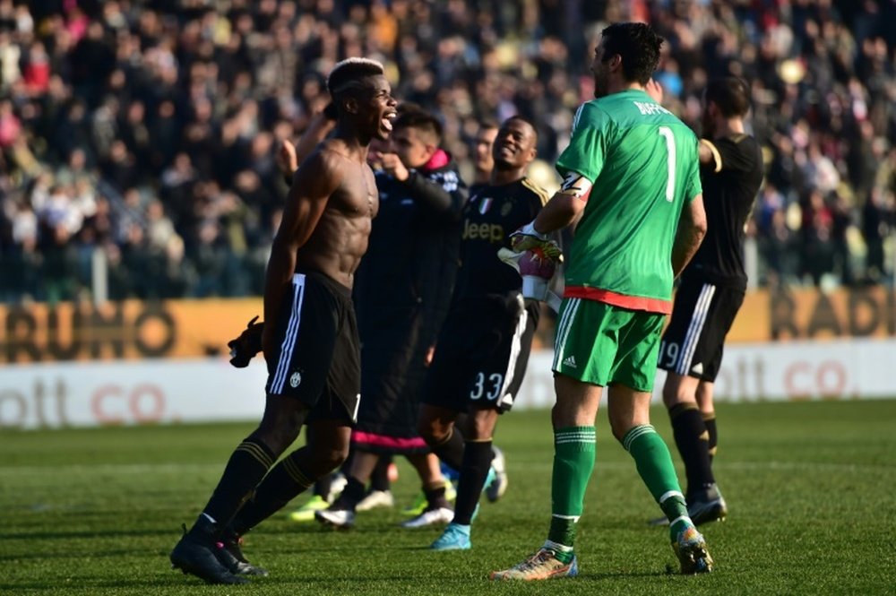Paul Pogba (L) with team-mate Buffon. BeSoccer