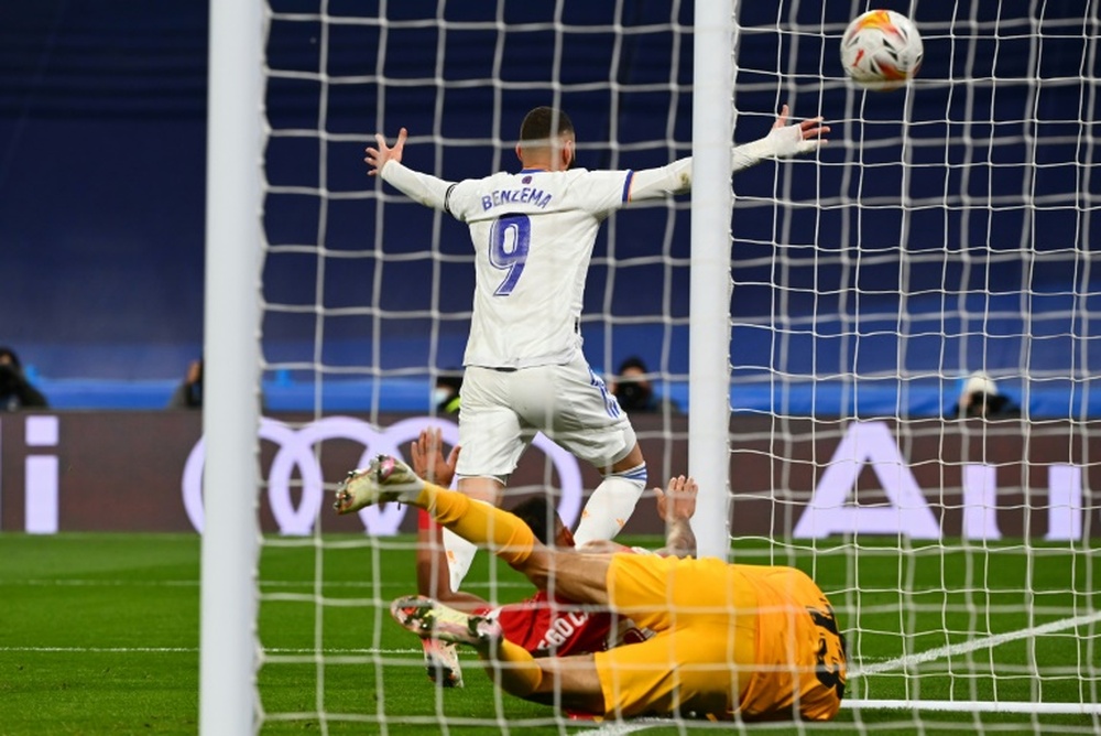 Samuel Eto'o señaló a Karim Benzema como el mejor del Real Madrid. AFP