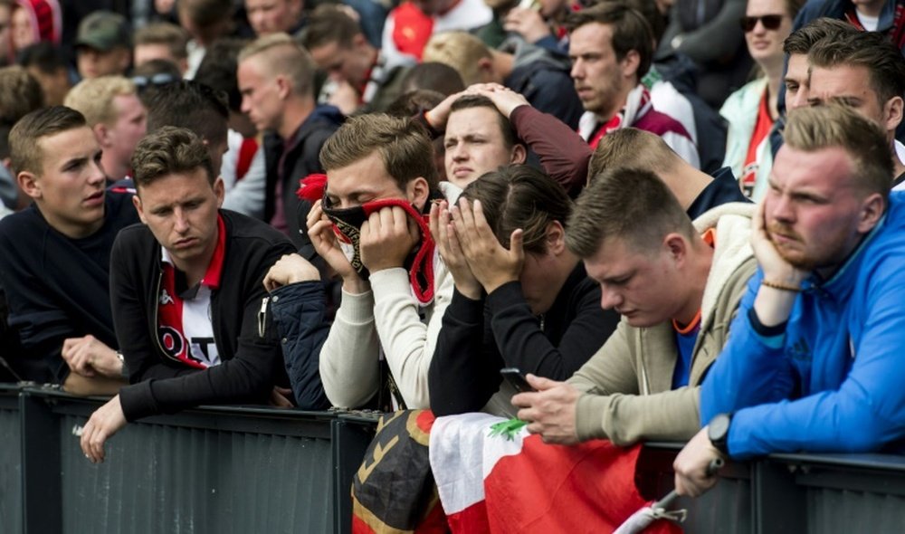 La déception des supporters de Feyenoord lors du derby perdu face à l'Excelsior. AFP