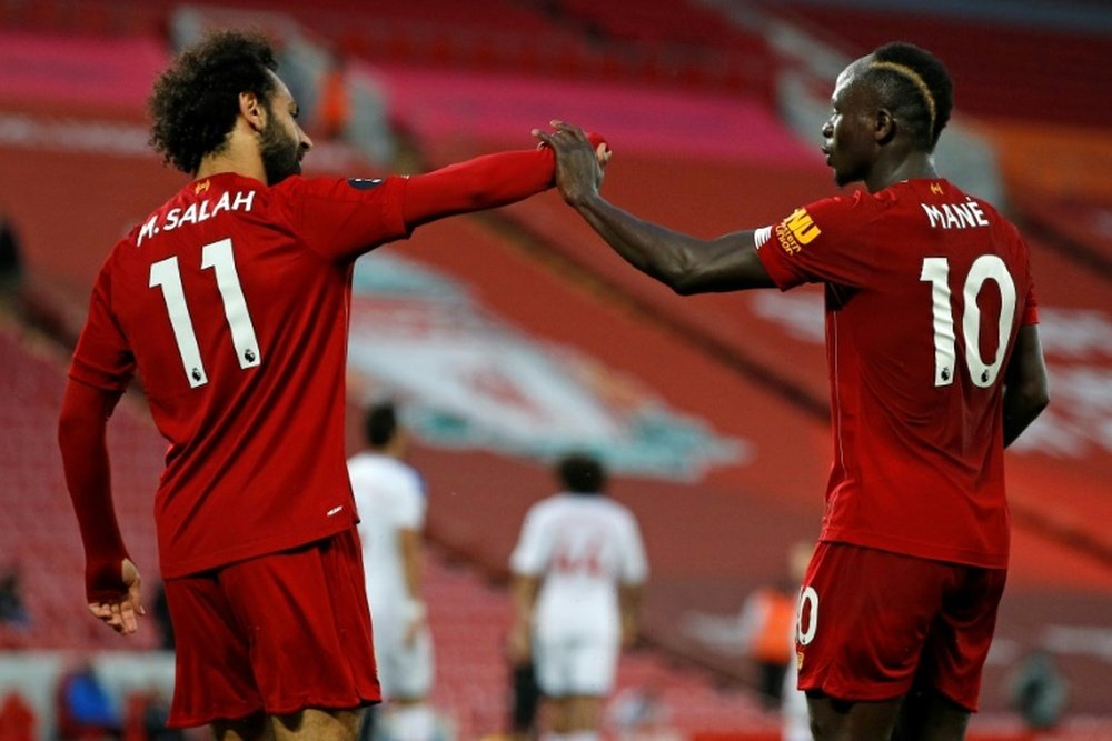 Le Ballon d'Or 2001 tacle le duo Salah/Mané. AFP