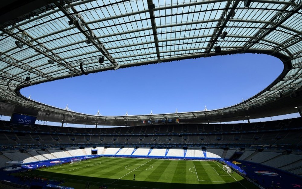 Le Stade de France, la plus grande enceinte sportive de France se dresse au bord de l'A1. AFP
