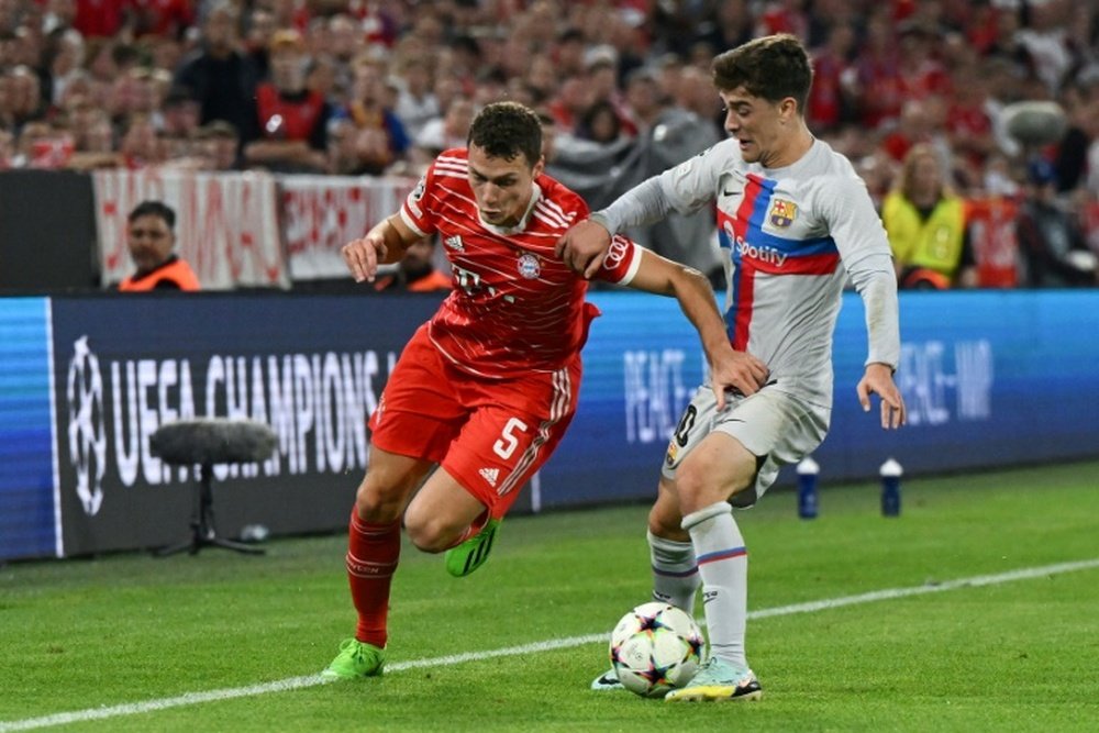 Benjamin Pavard sort sur blessure contre le Barça. afp