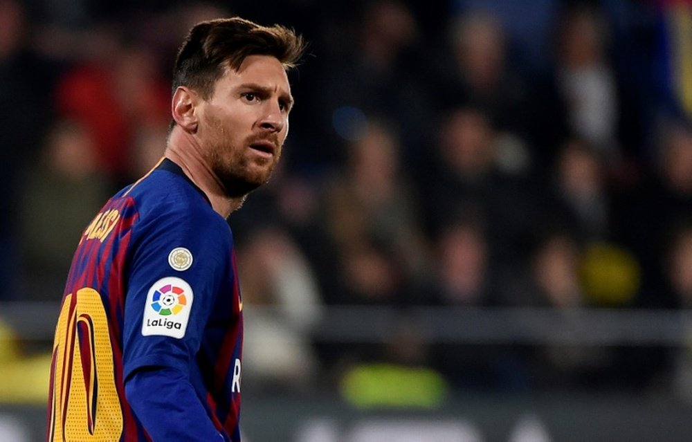 Aleñá se deshizo en elogios hacia Messi. AFP