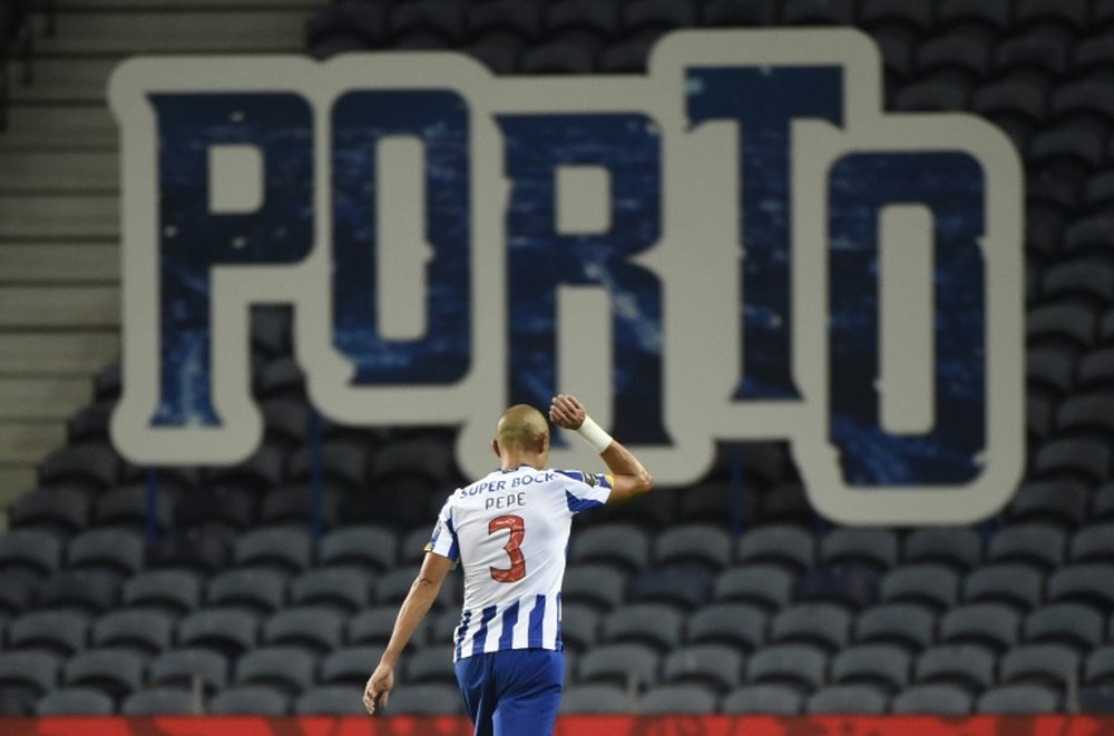 Pepe deverá estar entre os titulares do Porto contra o Chelsea. AFP