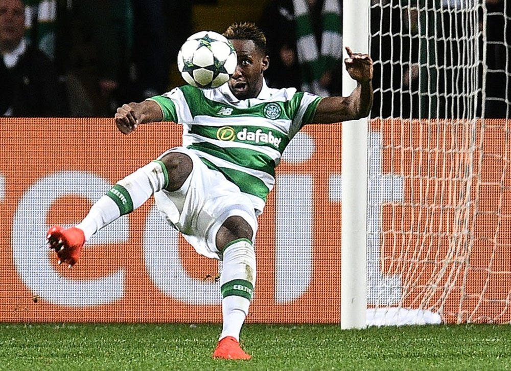 Moussa Dembélé anotó un doblete en el empate del Celtic ante el Manchester City. AFP