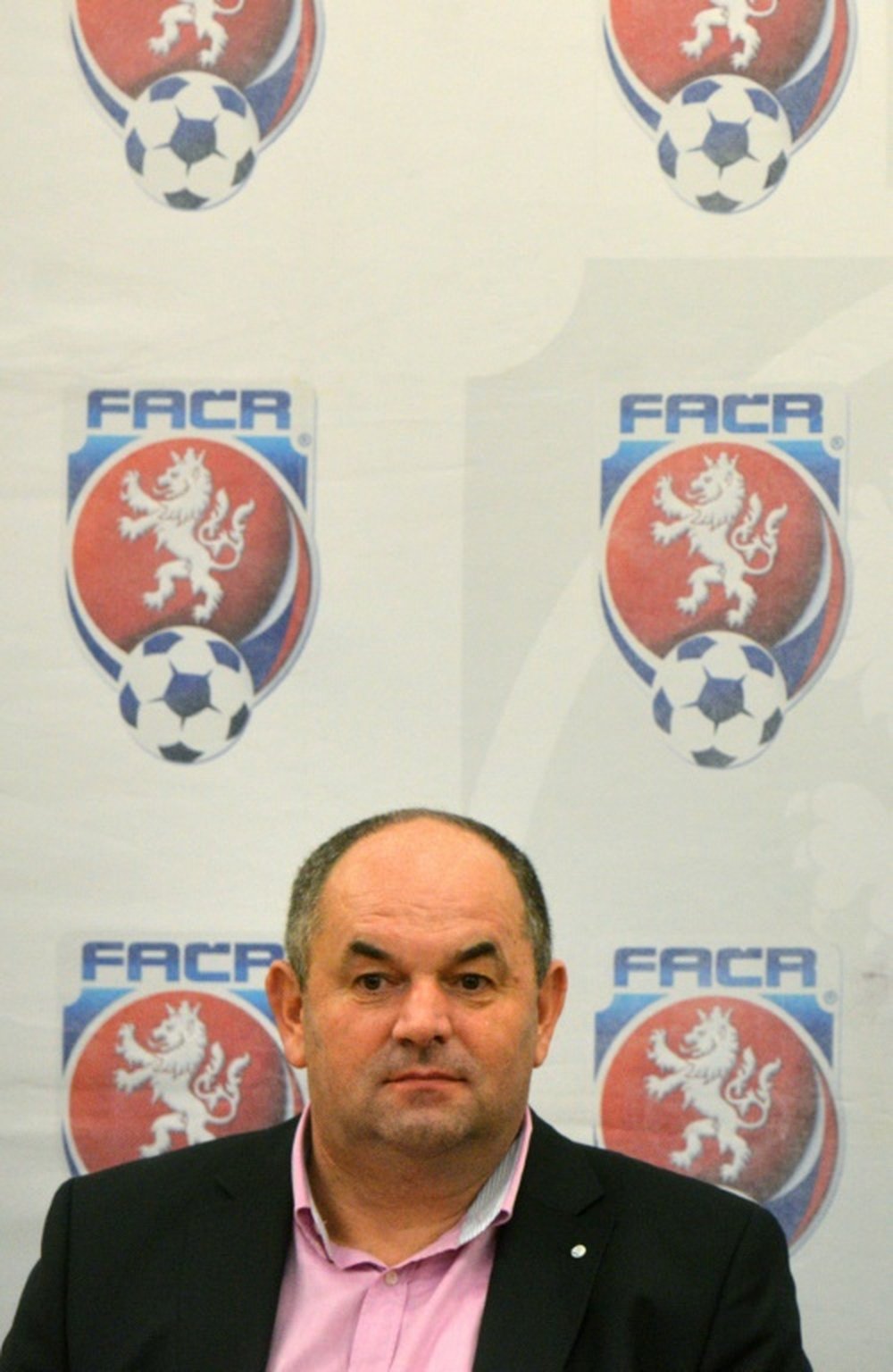 Miroslav Pelta, président de la Fédération tchèque de football (FACR), en conférence de presse. AFP