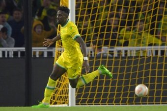 Un gol de Evann Guessand en el minuto 94 le da la victoria al Nantes sobre el Olympiacos. AFP