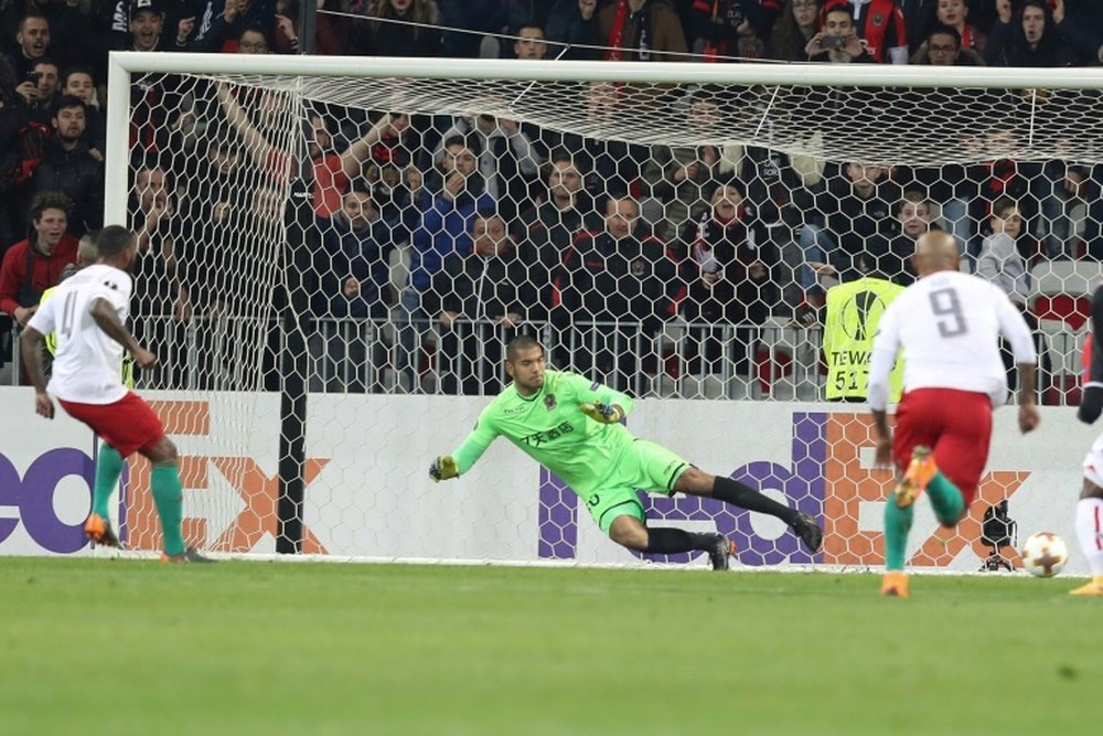 Balotelli anotó los dos goles del Niza, pero Manuel Fernandes hizo tres para el Lokomotiv. AFP
