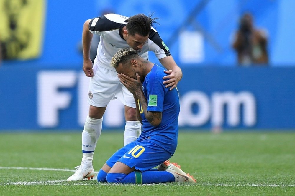 Oviedo had a word with Neymar during the game. AFP