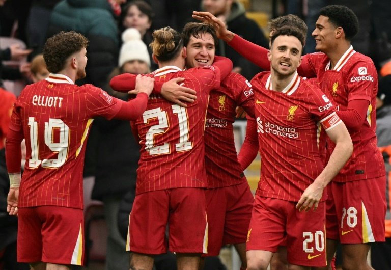Fenerbahce look to land Liverpool outcast at Mourinho's urging