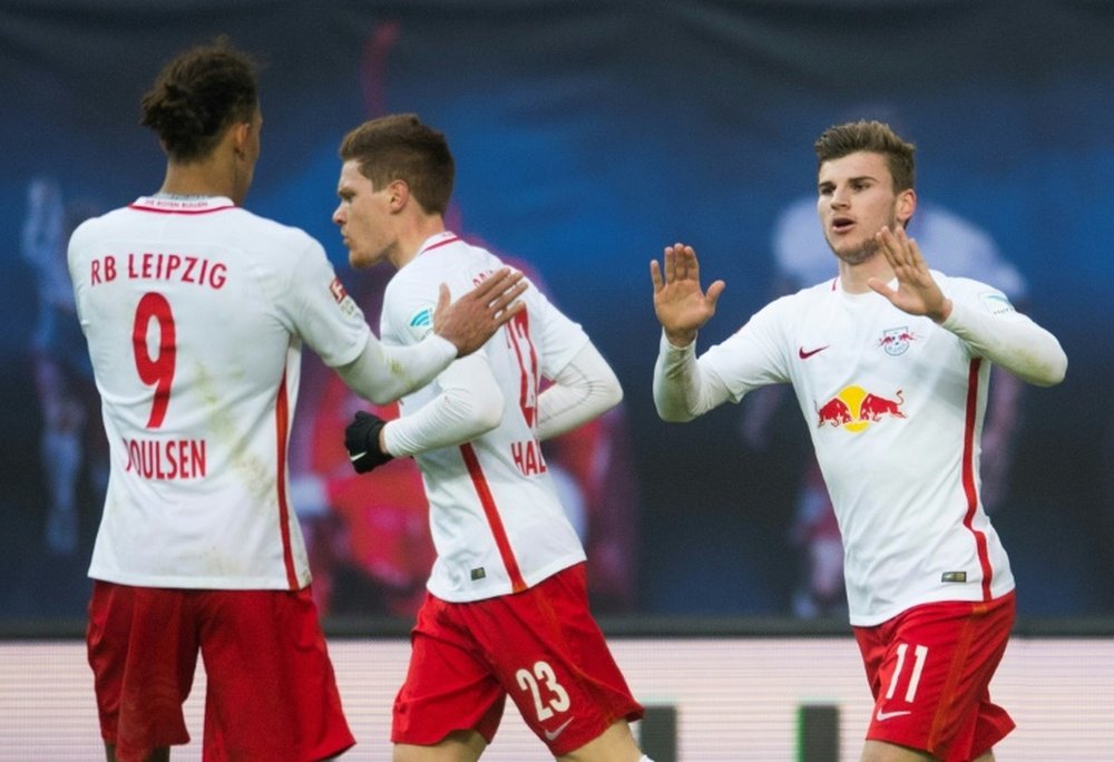 RB Leipzig foi a Gelsenkirchen empatar com o Schalke 04. AFP