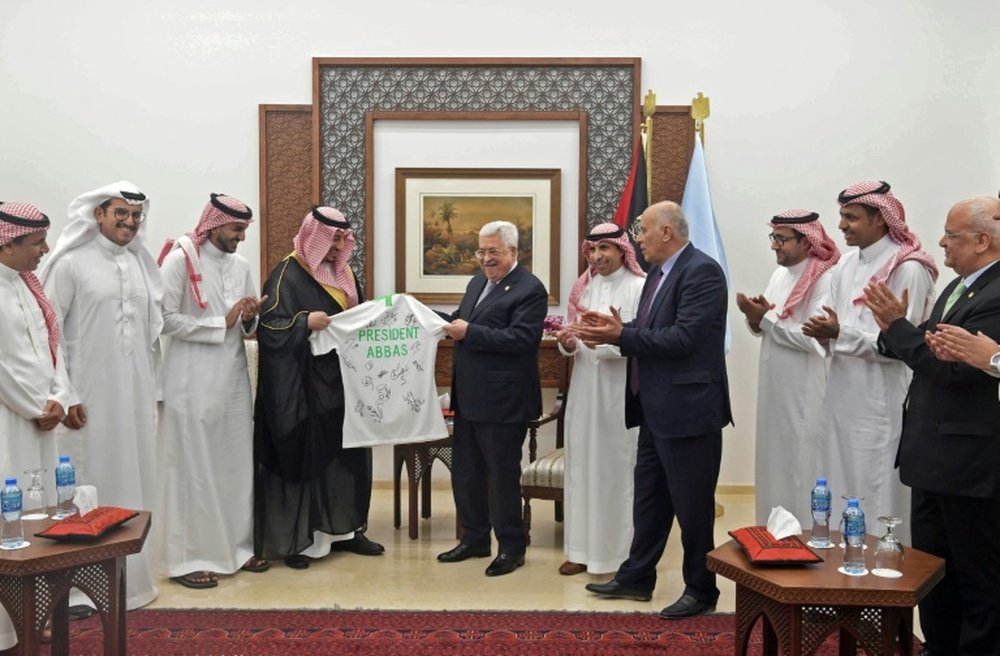 Mahmoud Abbas with a Saudi delegation. AFP