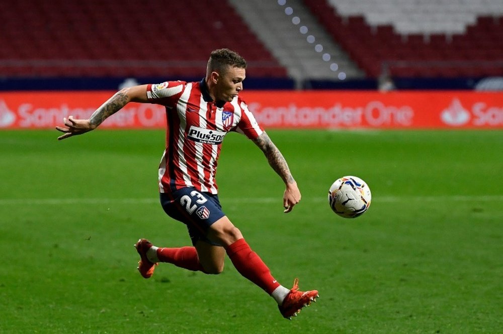 Trippier se entrenó con el recuperador físico, al margen del grupo. AFP