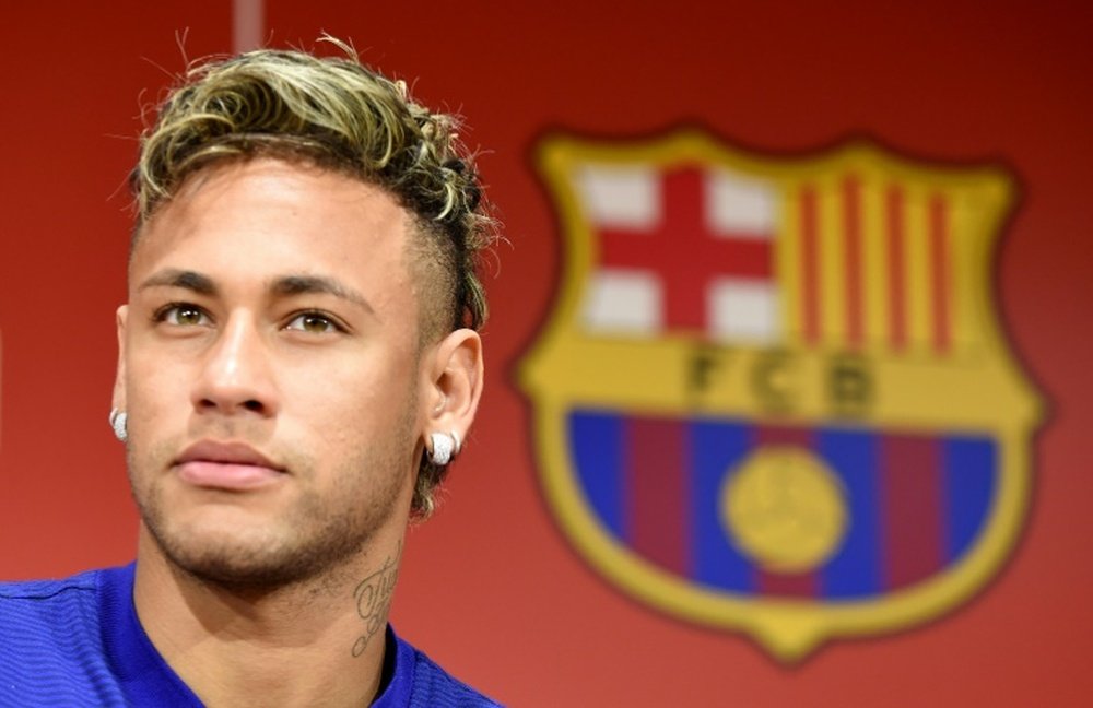 Neymar's father is negotiating in Paris. AFP