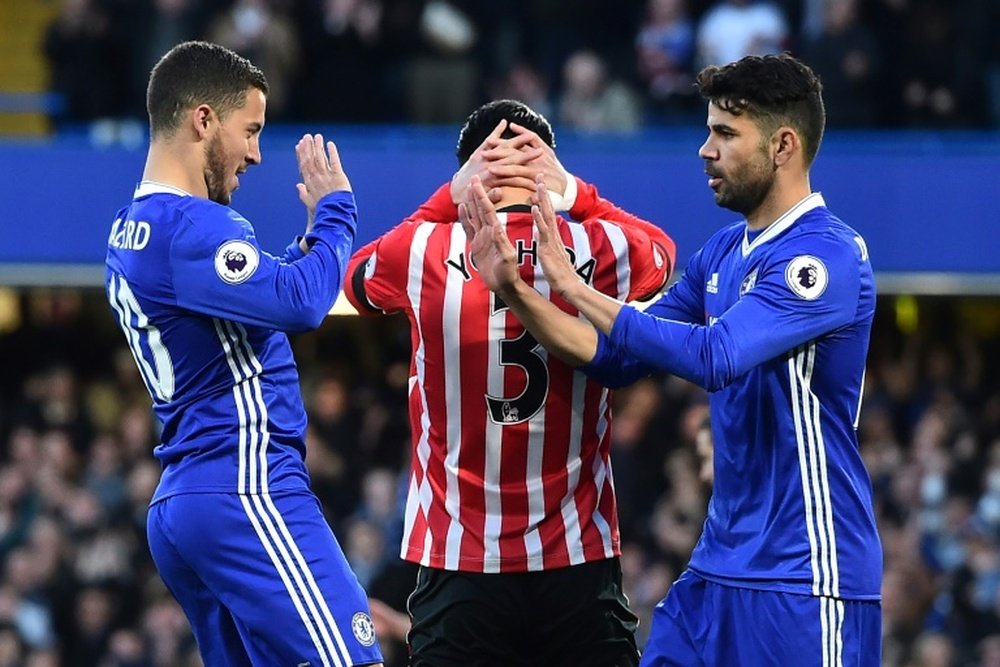 La joie des joueurs de Chelsea Eden Hazard et Diego Costa après un but contre Southampton. AFP