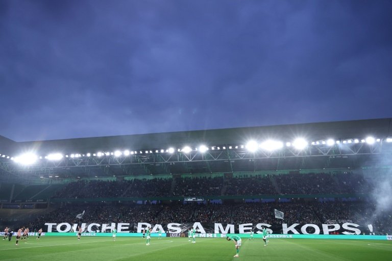 Francia lucha contra los ultras y disuelve 3 grupos