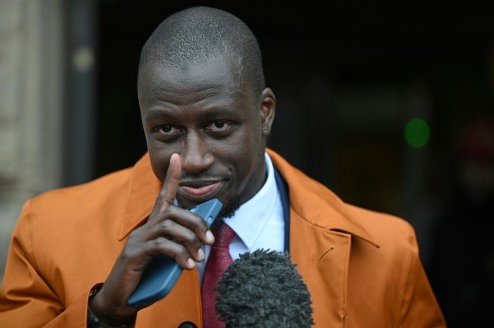 Benjamin Mendy cumpre sua palavra e processa o City por salários não pagos. AFP