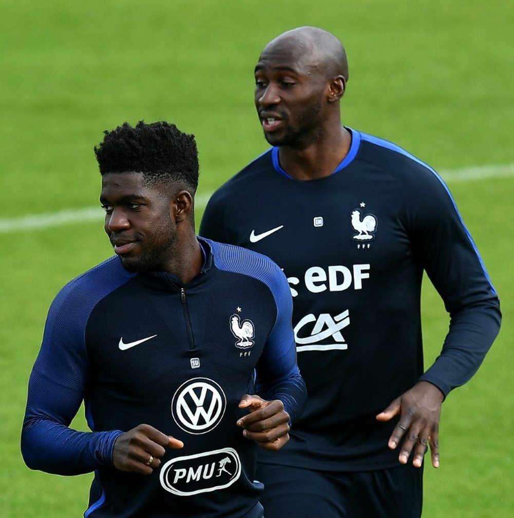 Samuel Umtiti et Eliaquim Mangala lors d'un entraînement à Clairefontaine. AFP