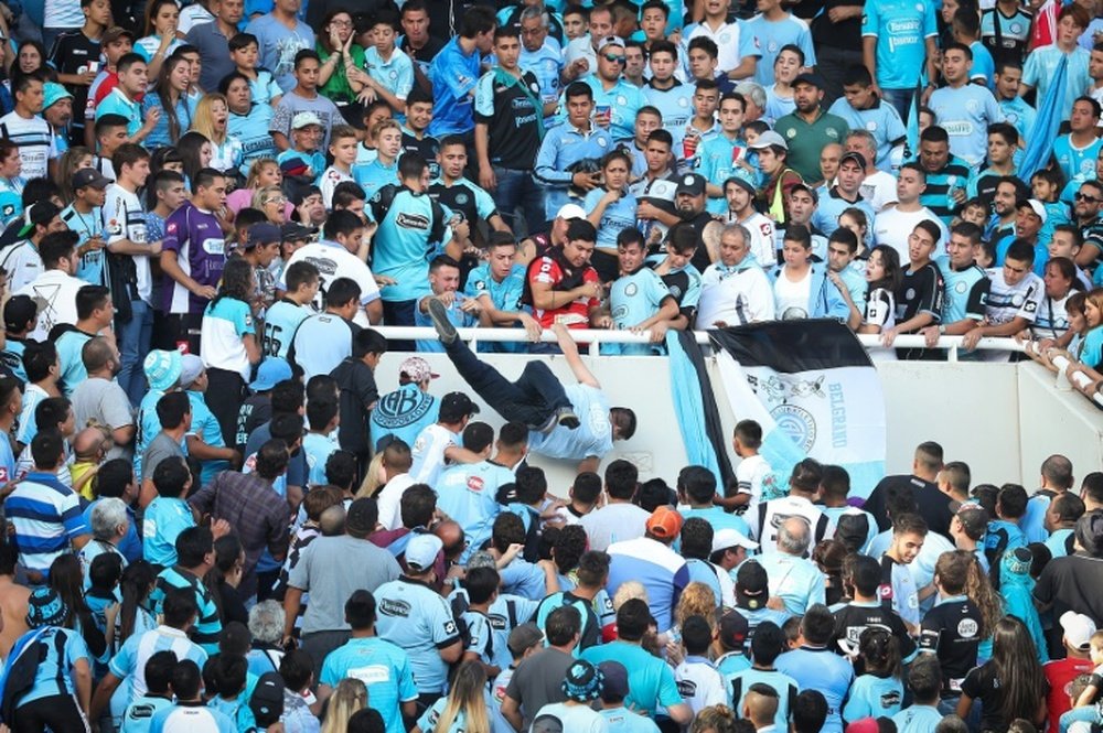 Belgrano se librará de la sanción de puntos por el fallecimiento del hincha. AFP