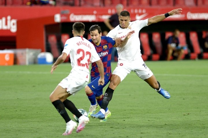 Liverpool and City after Diego Carlos, Sevilla point out buyout clause