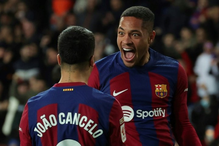 A alegria de Vitor Roque ao marcar pelo Barça: 