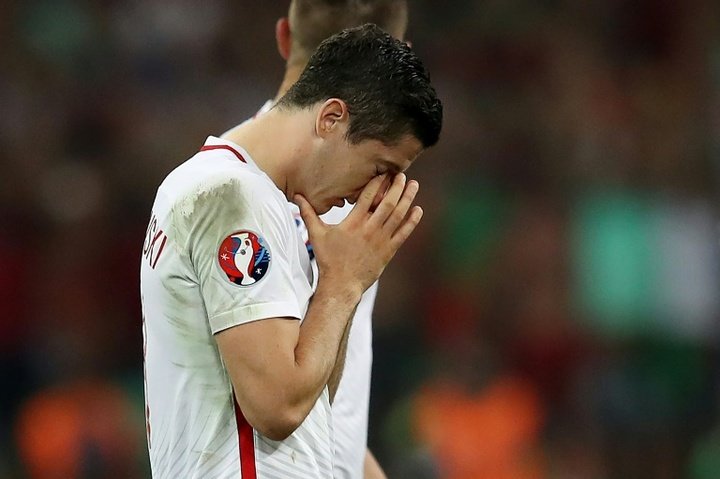 Polonia se cortocircuita y desperdicia una ventaja de dos goles en seis minutos