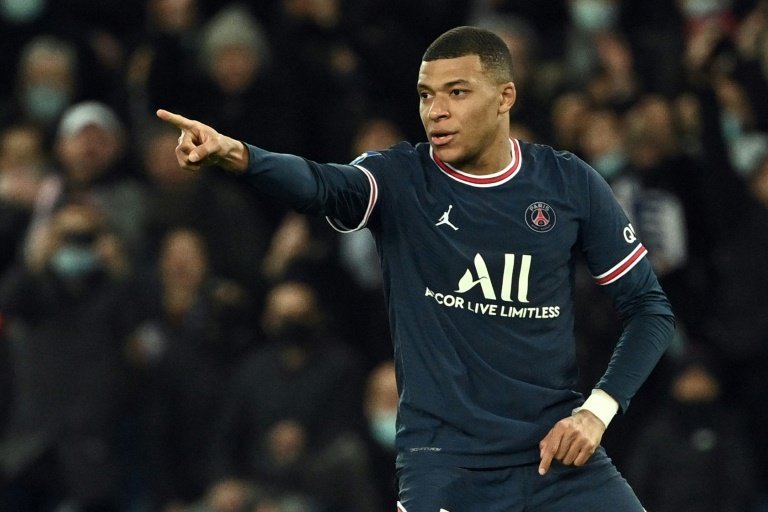 Les buts de Kylian Mbappé contre Lyon. dugout