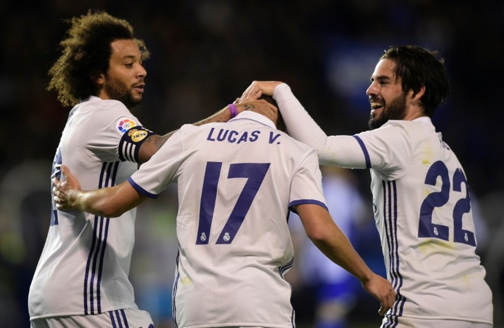 Lucas Vazquez félicité par ses coéquipiers Marcelo et Isco après un but pour le Real Madrid. AFP