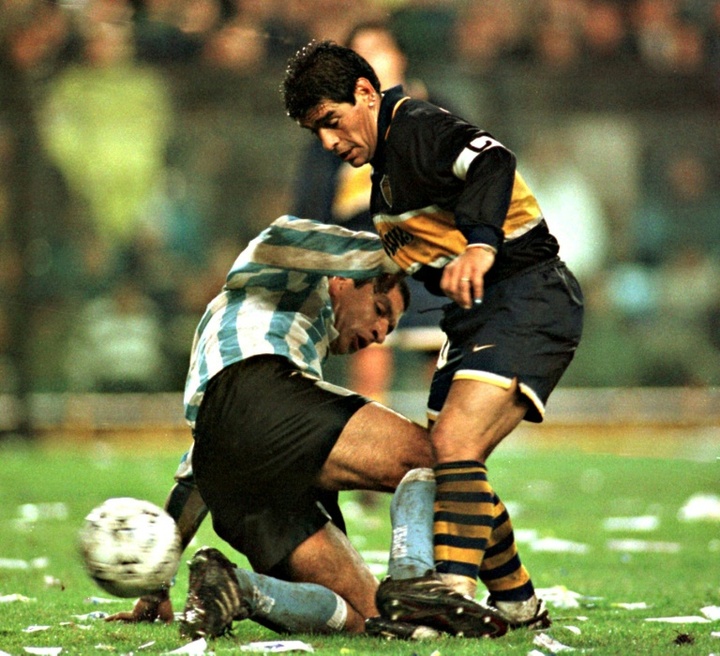 Diego Maradona avec le maillot de Boca Juniors en 1997