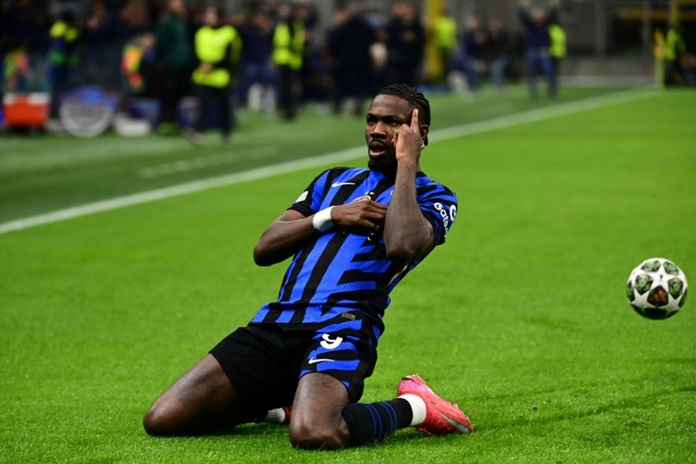 Thuram mantiene i piedi per terra. AFP