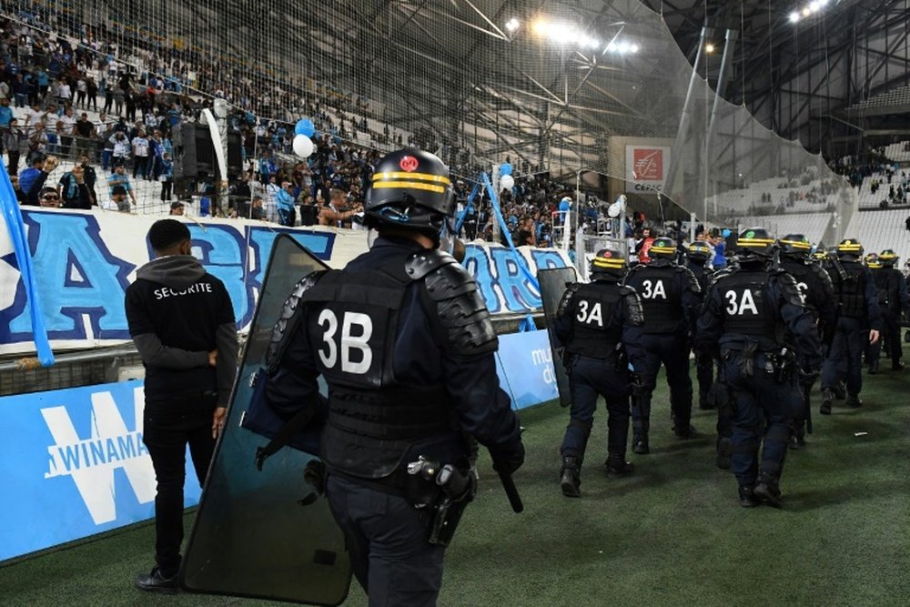 Des policiers déployés lors d'un match entre l'OM et Rennes, le 10 septembre 2017 au Vélodrome. AFP