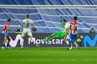 Le Real Madrid en passe de coiffer sur le poteau l'Atlético pour Iker Bravo. AFP