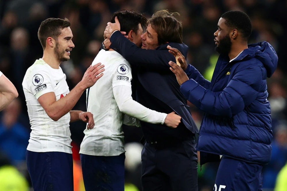 El vestuario del Tottenham ha aprendido rápido cómo es Conte. AFP/Archivo