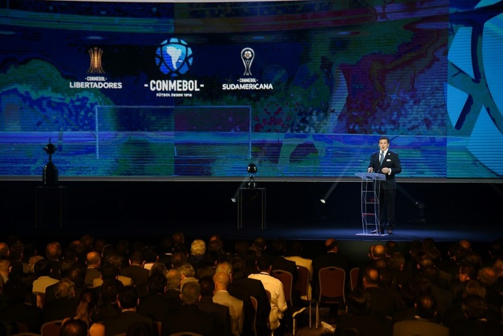 Dominguez, président de la Conmebol lors du tirage au sort des Coupes de sa Confédération. AFP