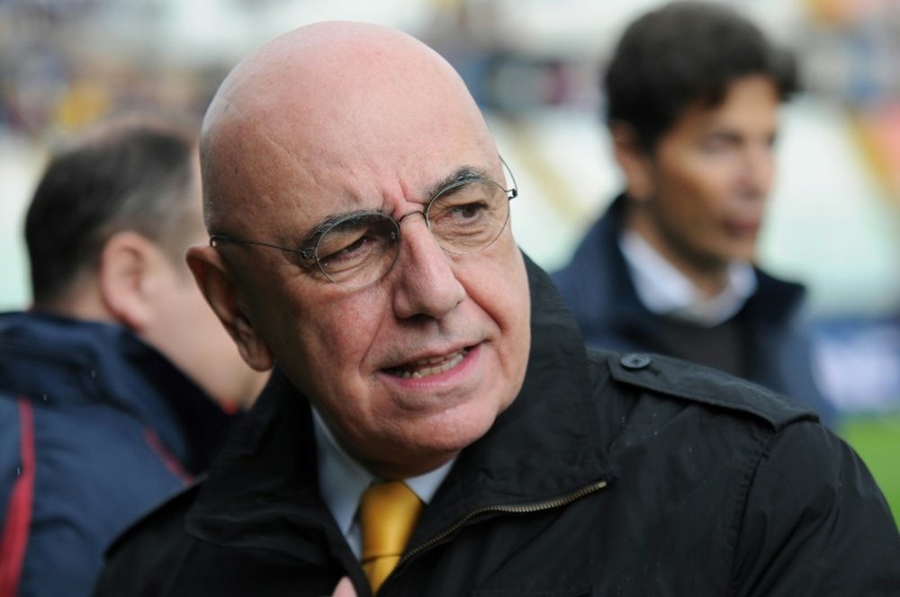 Galliani cree que los que ganan más de 60 millones deben sacrificarse más. AFP