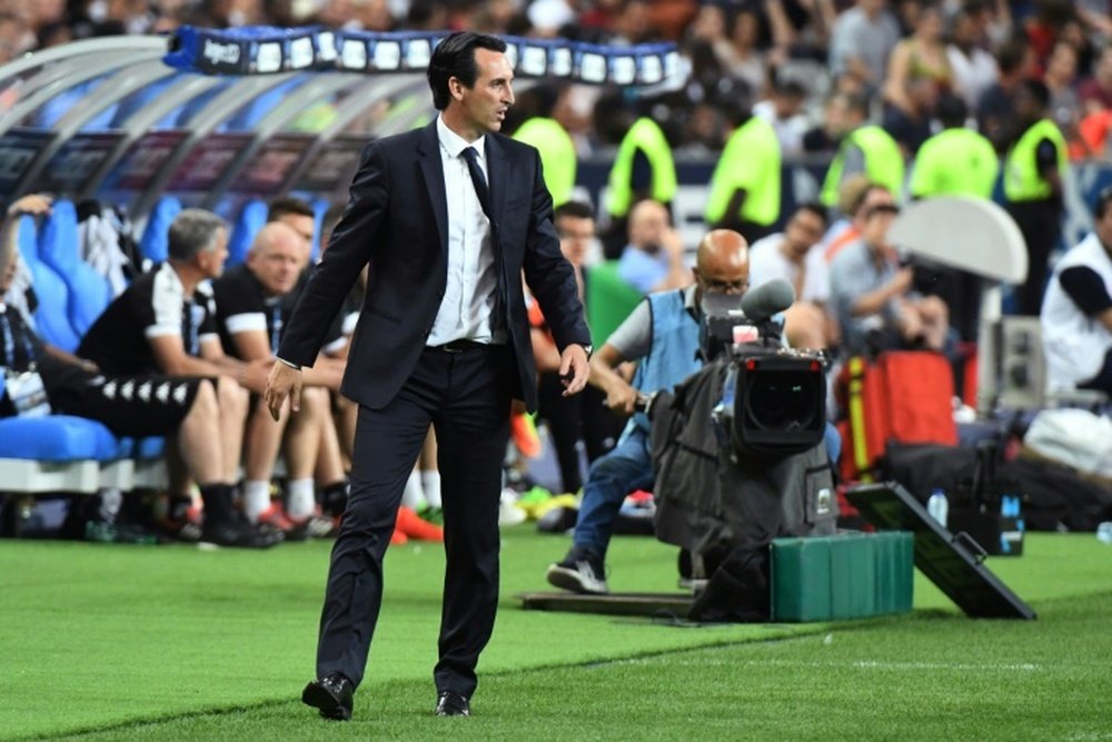 L'entraîneur du PSG Unai Emery suit la finale de la Coupe de France contre Angers. AFP