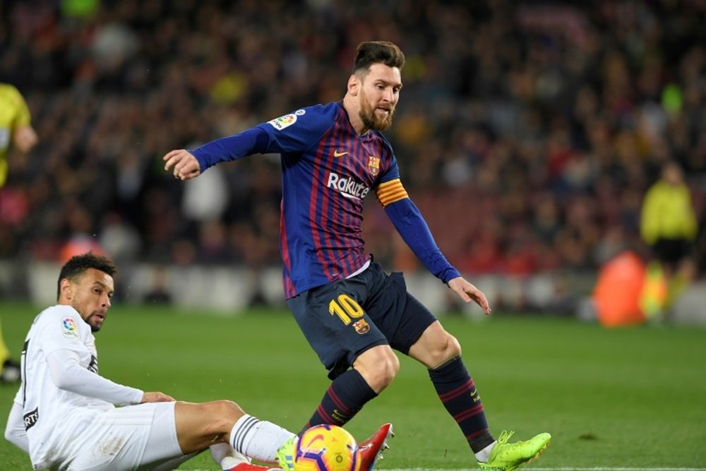 Coquelin s'est montré impeccable devant Messi. AFP