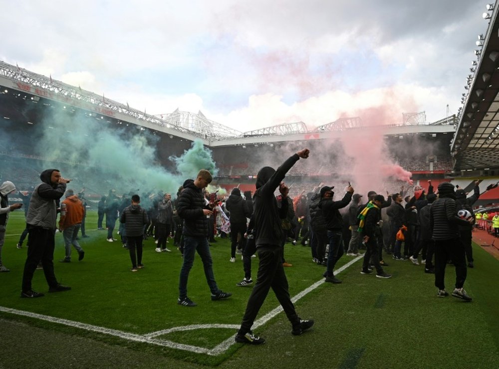 Manchester United-Liverpool está suspenso. AFP