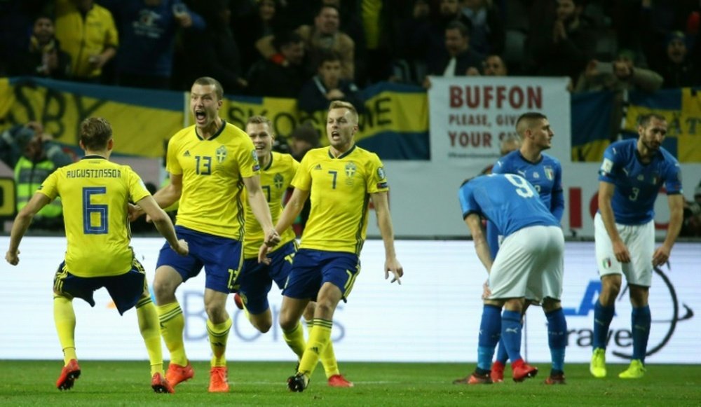 A Suécia venceu na receção à Itália, por 1-0. AFP