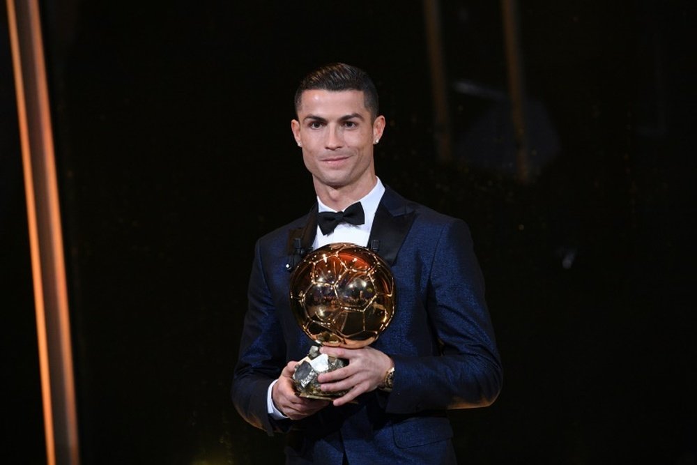 Cristiano Ronaldo se llevó su quinto Balón de Oro. AFP