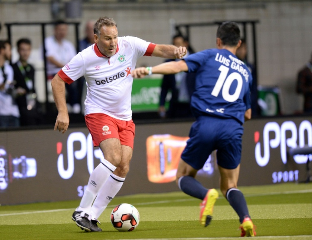 Paul Merson, en un partido de veteranos. AFP