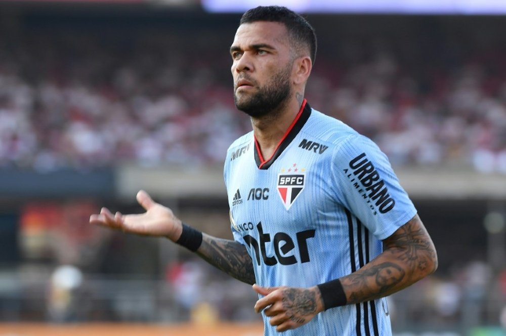 Flamengo pede a Dani Alves que reduza o salário para assinar.AFP