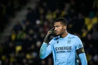 Alors que Nantes vit une saison très compliquée et pourrait descendre en Ligue 2, les Canaries s'apprêtent à perdre de nombreux de leurs joueurs cet été. C'est le cas de leur gardien qui intéresse Brentford.