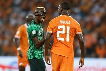 Le défenseur ivoirien Evan NDicka s'est écroulé au sol avec des douleurs à la poitrine et son entraîneur De Rossi a demandé l'interruption du match Udinese-Roma.