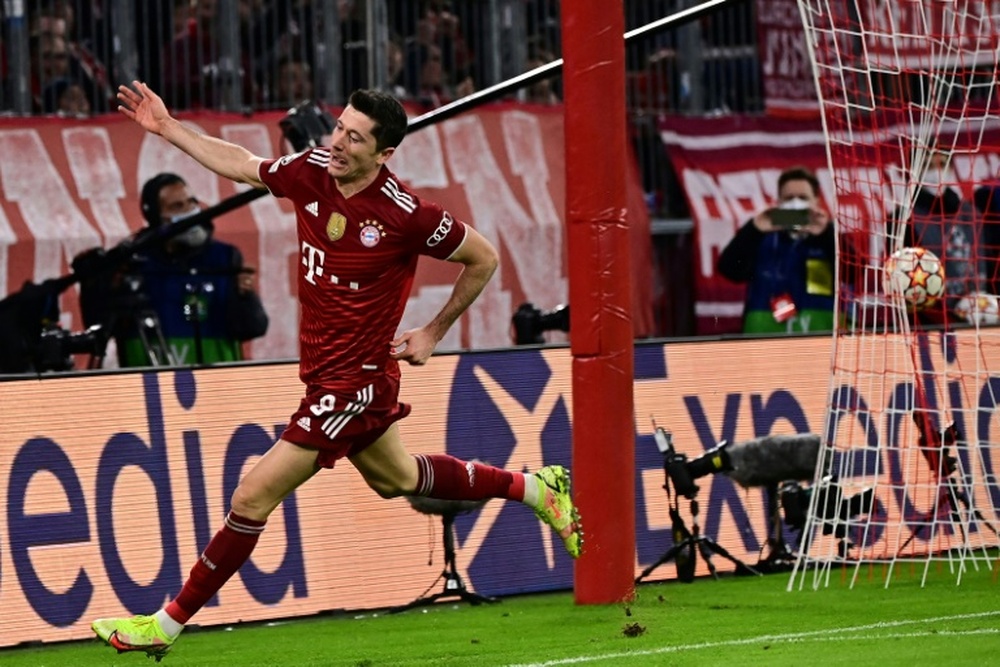 Lewandowski ficou em segundo lugar no Bola de Ouro 2021. AFP