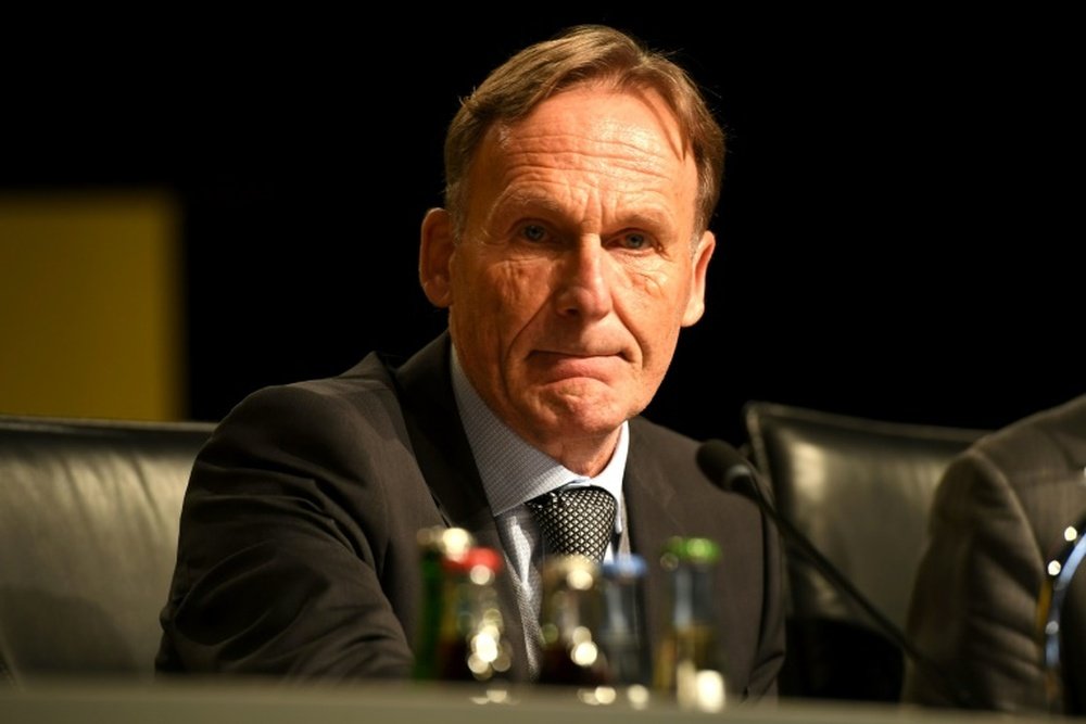 Hans-Joachim Watzke réagit au danger. AFP