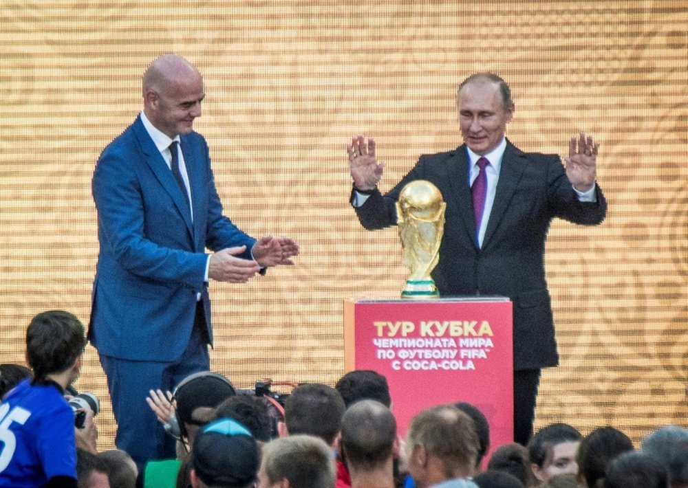 Le président russe Vladimir Poutine et celui de la Fifa Gianni Infantino. AFP