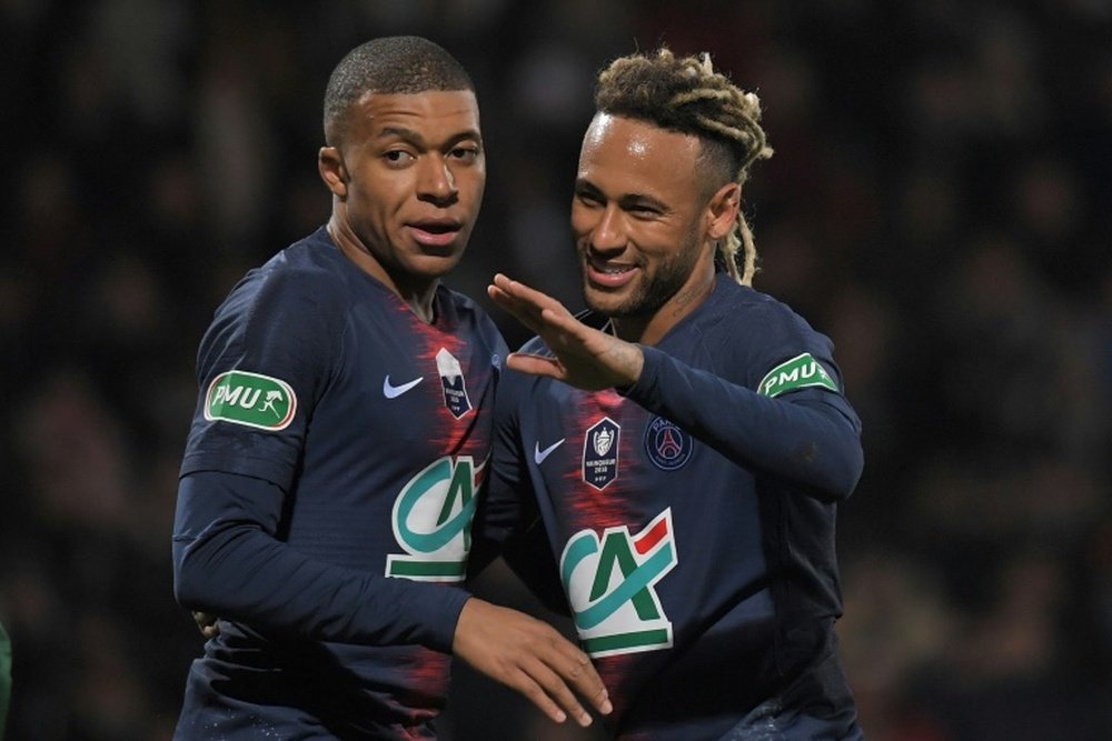 El PSG busca nuevos ingresos para mantener a Neymar y Mbappé. AFP