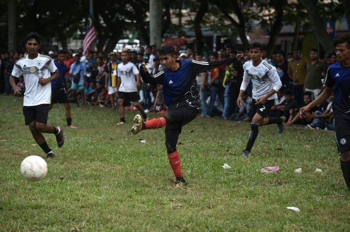 Un tournoi de foot offre un répit à des Rohingyas pendant le Mondial